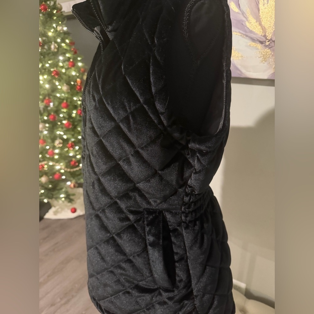 NWOT Kenneth Cole Velvet Black Quilted Vest size Medium - Picture 2 of 5